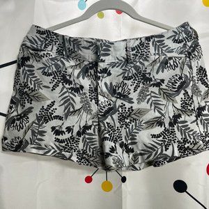 Old Navy Pixie Shorts Women’s Size 8